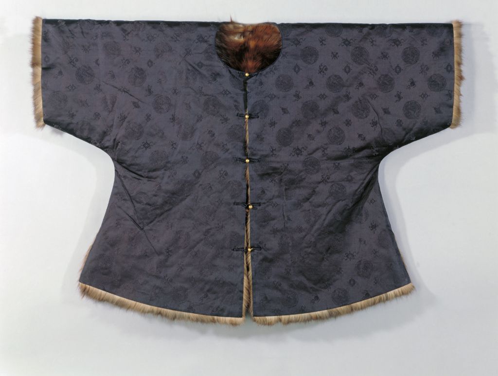 【石青缎貂皮行褂】